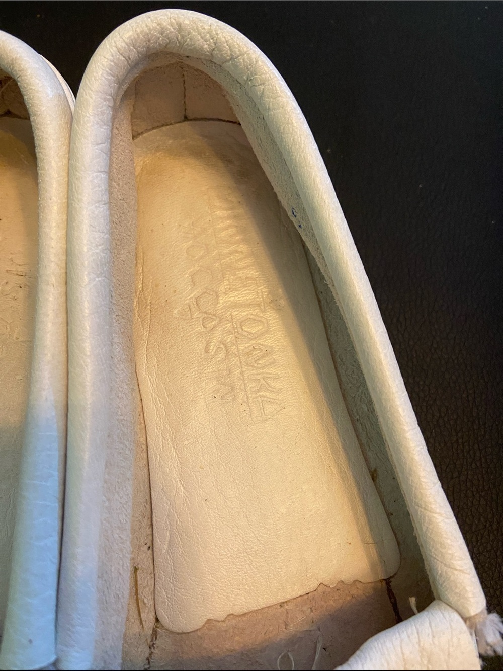 Minnetonka Cream Leather Fringe Moccasin Loafers with Bow - Picture 2 of 4
